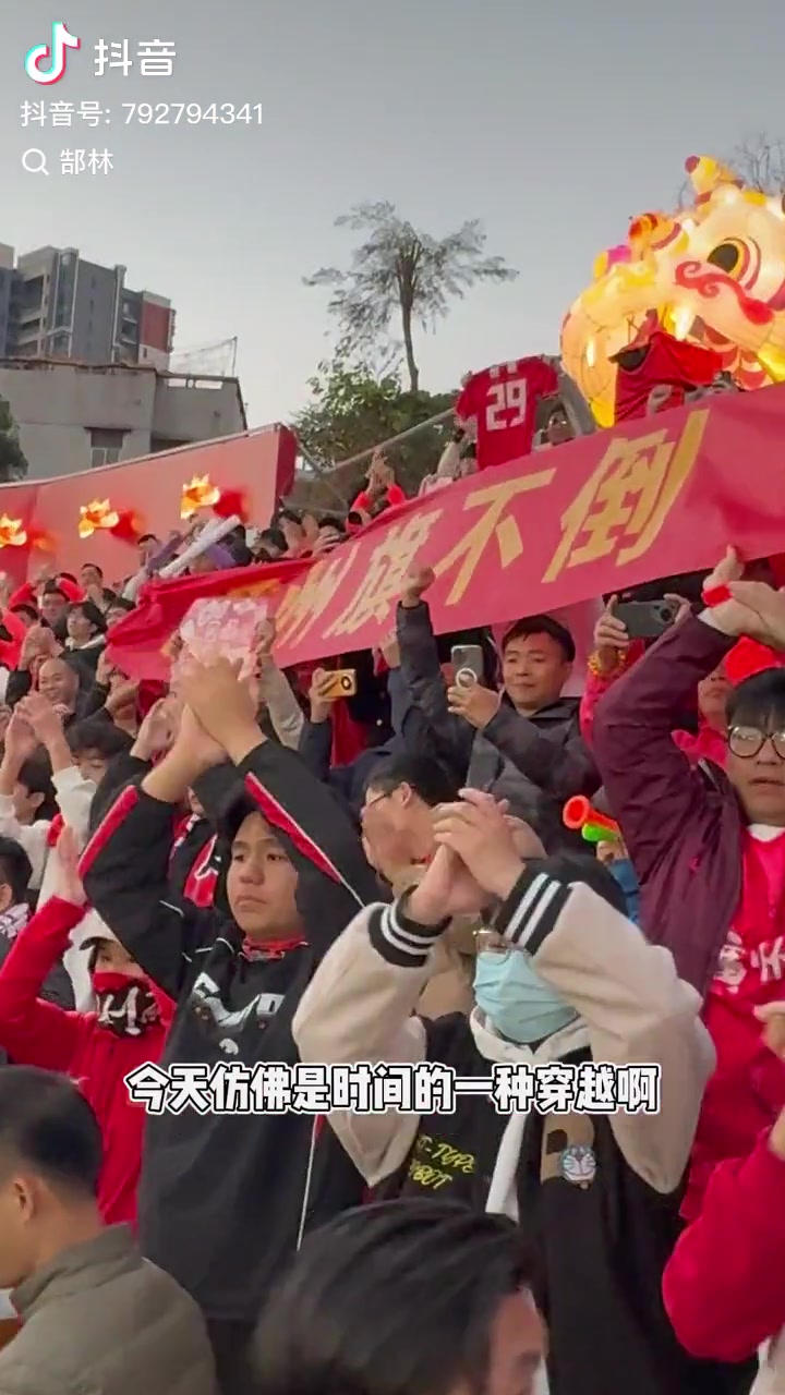 谈球吧体育官网入口参加足球嘉年华活动感触多，郜林：总有一天我们都会回来的！