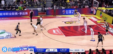 谈球吧官网登录入口🤩火力全开！胡明轩连中三分 连投带罚独得8分率队占据主动