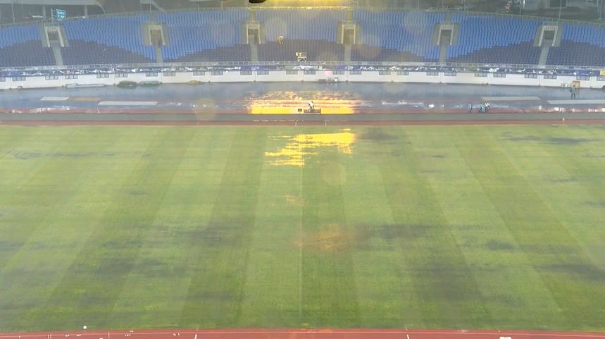 谈球吧官网登录入口和天气“杠”上了!西海岸去年遭遇大雾,今年又碰上大雨、大风